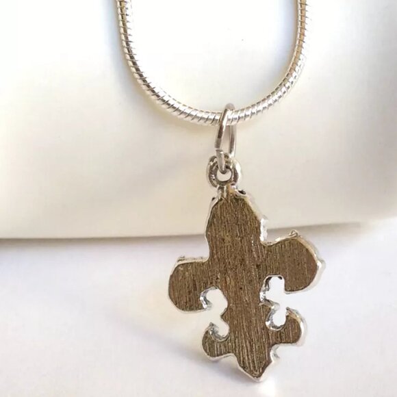 Fleur de Lis Necklace French Flower Nola Saints Mardi Gras Silver Plated 18" - Picture 5 of 8